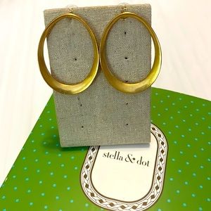 Stella & Dot retired brushed gold earrings with post back